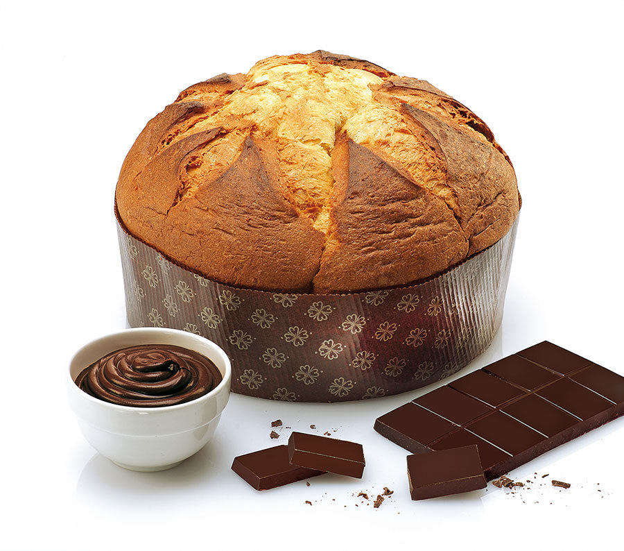 Panettone su juodojo šokolado kremu