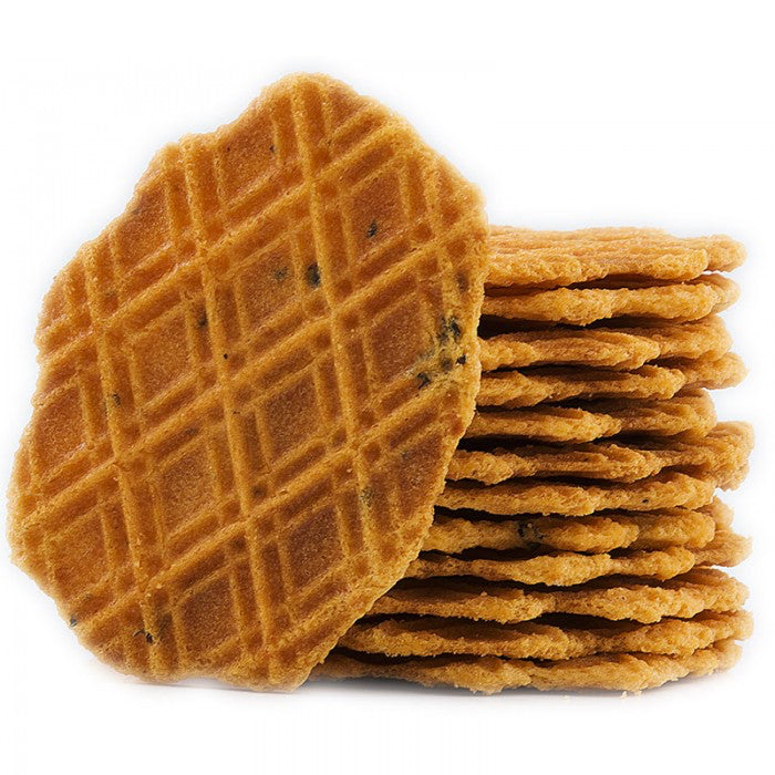 Krekeriai su sūriu, pomidorais ir bazilikais